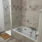 , Piscine , Jacuzzi 10 Min De La * 吕内尔