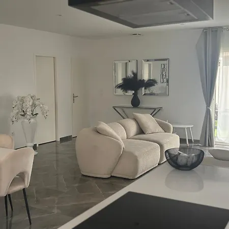 Villa , Piscine , Jacuzzi 10 Min De La *