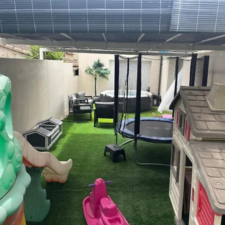 , Piscine , Jacuzzi 10 Min De La Vila *