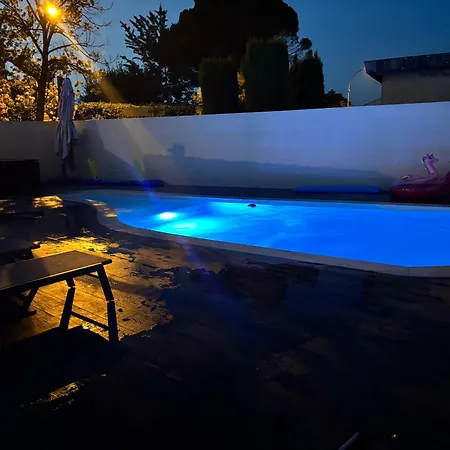 , Piscine , Jacuzzi 10 Min De La * Lunel (Herault)
