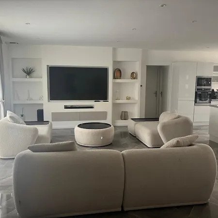 Villa , Piscine , Jacuzzi 10 Min De La Lunel (Herault)