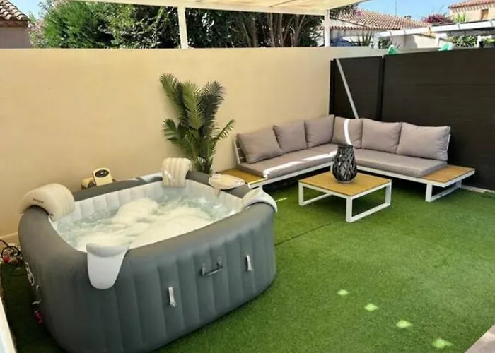 , Piscine , Jacuzzi 10 Min De La لونيه