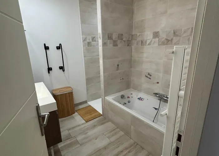 فيلة , Piscine , Jacuzzi 10 Min De La *